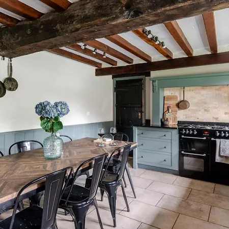 1641 Historic Sleeps 16 Bath * Bristol