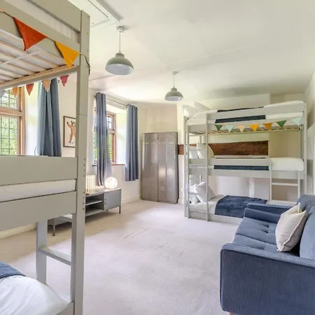 1641 Historic Sleeps 16 Bath *