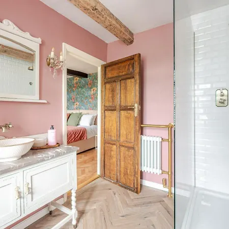 1641 Historic Sleeps 16 Bath Bristol