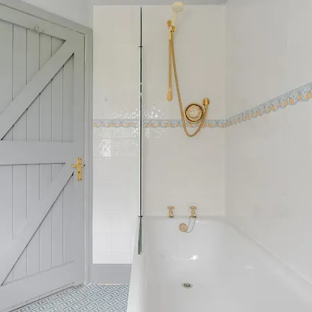 1641 Historic Sleeps 16 Bath Сasa de vacaciones Bristol
